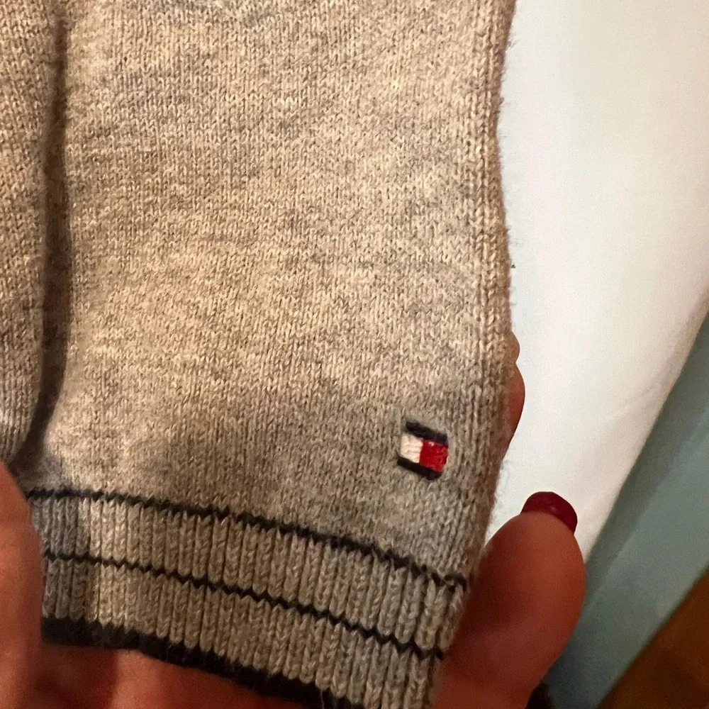 Tommy Hilfiger Nautical V Neck Sweater Size Large - Picture 5 of 7